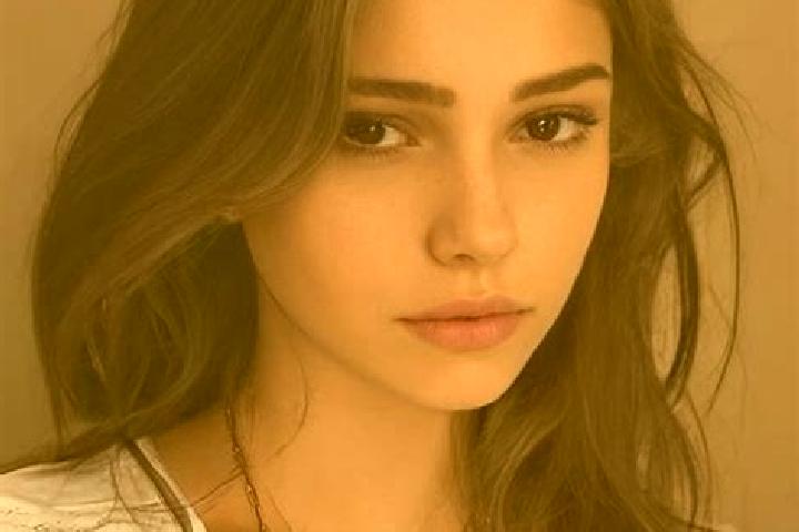 Sienna, 26, a chestnut blue-eyed slavic companion based in Artogne. Offering CIM, OWO, BDSM, Dinner Date. Available for incall and outcall, day and evening d...