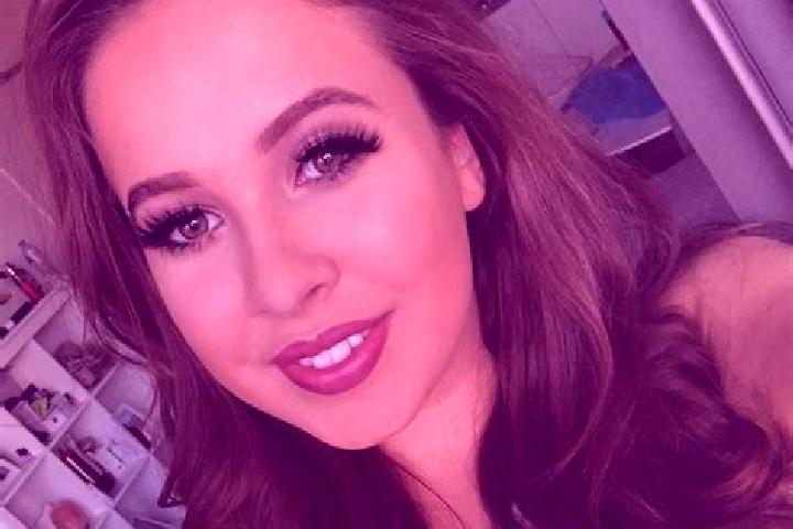 Sienna, 26, a dark blonde dark-eyed european companion based in Tiripetio. Offering A-Level, Prostate Massage, Fetish, Party Girl. Available for incall and o...