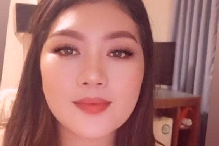 Sienna, 26, a red dark-eyed asian companion based in Adra. Offering CIM, GFE. Available for incall and outcall, day and evening dates.