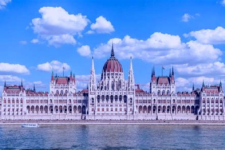 Sienna, 26 — Escort in Budapest V. keruelet, Hungary