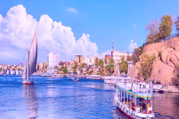 Sienna, 26 — Escort in Mashtul as Suq, Egypt
