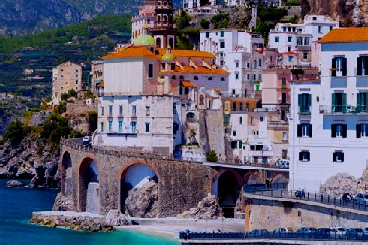 Sienna, 26 — Escort in Spiazzo, Italy