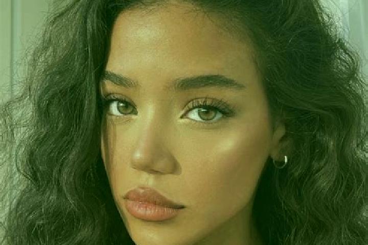 Sienna, 27, a black brown-eyed caucasian companion based in Kibiti. Offering CIM, Duos, OWO, Dinner Date. Available for incall and outcall, overnight booking...