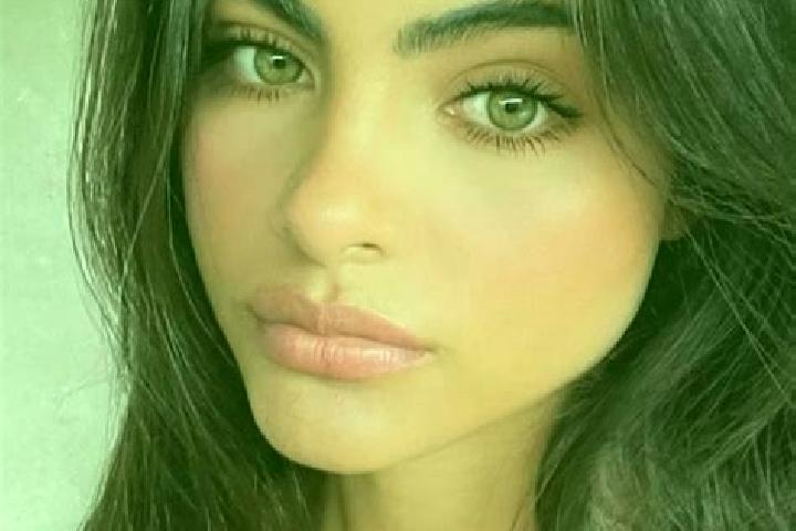 Sienna, 27, a black green-eyed european companion based in Funilandia. Offering Striptease, Overnight, Couples. Available for incall and outcall, day and eve...