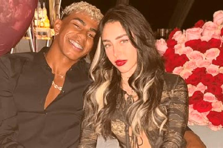 Sienna, 27, a black grey-eyed mixed companion based in Manaria. Offering Overnight, Girlfriend Experience, Massage. Available for incall and outcall, overnig...