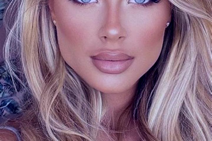 Sienna, 27, a blonde hazel-eyed latina companion based in Thiells. Offering OWO, Tantra, CIM. Available for incall and outcall, overnight bookings available.