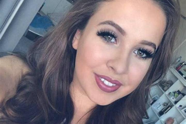 Sienna, 27, a brunette amber-eyed slavic companion based in Nova Ponente. Offering Duos, Overnight, Travel Companion. Available for incall and outcall, overn...