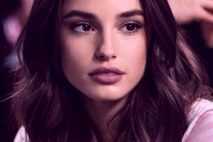 Sienna, 27, a brunette brown-eyed indian companion based in Belle Vale. Offering OWO, Overnight, Erotic Massage. Available for incall and outcall, overnight ...