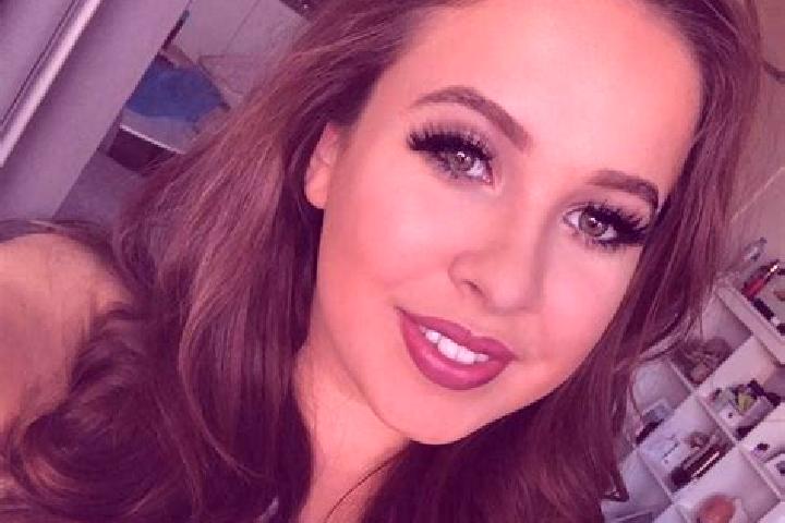 Sienna, 27, a brunette grey-eyed mixed companion based in N Gangoro-Ahitou. Offering Fetish, GFE, Domination, Striptease, Dinner Date. Available for incall a...