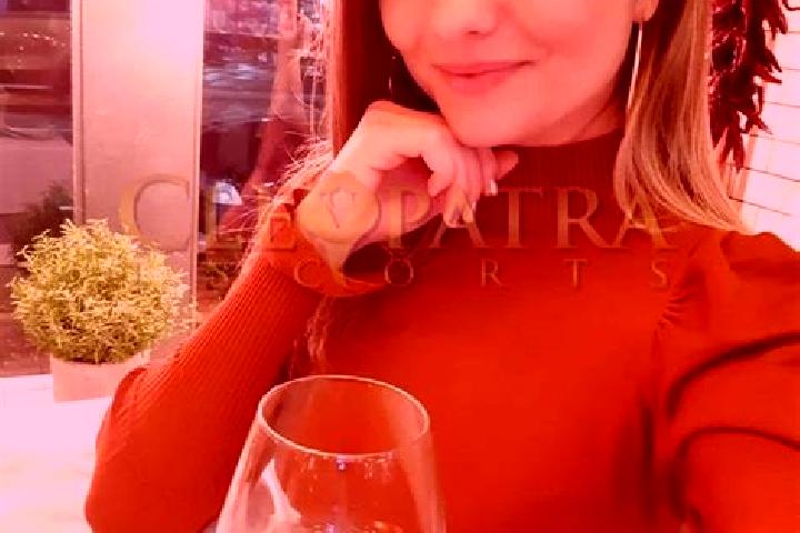 Sienna, 27, a chestnut brown-eyed slavic companion based in Salinas. Offering Dinner Date, Prostate Massage, OWO, Party Girl. Available for incall and outcal...