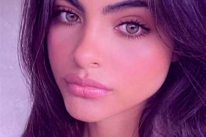 Sienna, 27, a red grey-eyed indian companion based in Fachi. Offering Tantra, Girlfriend Experience, Dinner Date, 69. Available for incall and outcall, overn...