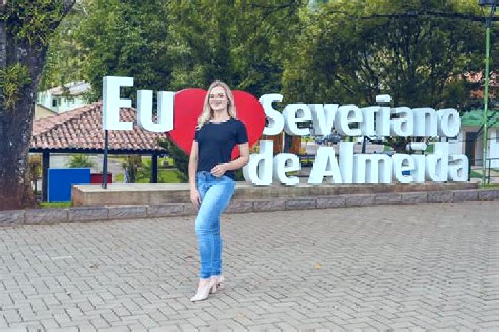 Sienna, 27 — Escort in Severiano de Almeida, Brazil
