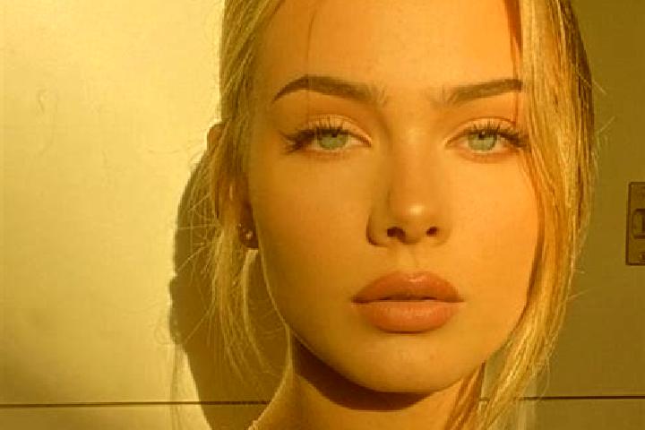 Sienna, 28, a blonde amber-eyed european companion based in Strzyzow. Offering Striptease, A-Level, Dinner Date. Available for incall and outcall, day and ev...