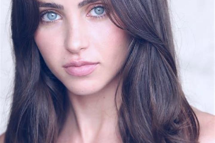 Sienna, 28, a brunette dark-eyed mixed companion based in Cileungsing. Offering Girlfriend Experience, Striptease, OWO, Travel Companion, BDSM. Available for...