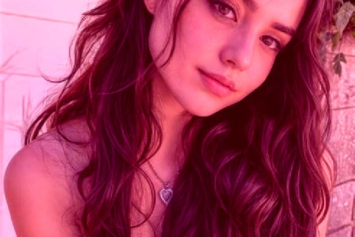 Sienna, 28, a brunette hazel-eyed caucasian companion based in Podu. Offering 69, Couples, Tantra. Available for incall and outcall, day and evening dates.
