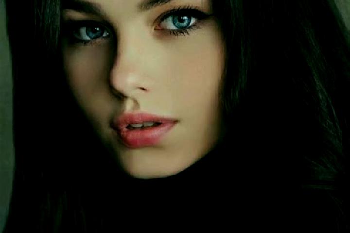 Sienna, 28, a chestnut dark-eyed caucasian companion based in Winnipegosis. Offering GFE, CIM, A-Level. Available for incall and outcall, day and evening dates.