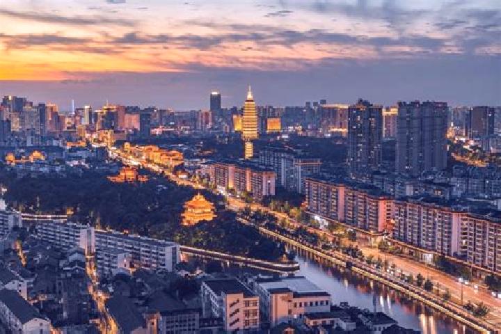 Sienna, 28 — Escort in Luci, China