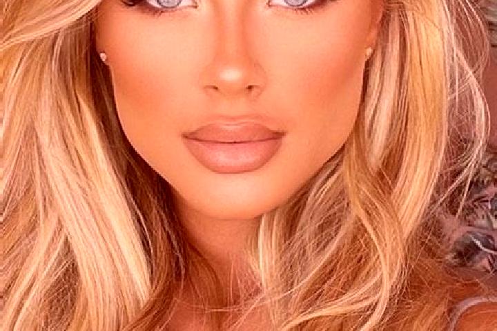 Sienna, 29, a blonde blue-eyed latina companion based in Dajing. Offering Overnight, Striptease, Erotic Massage, Party Girl. Available for incall and outcall...
