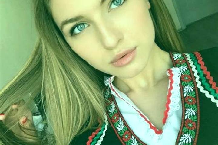 Sienna, 29, a brunette green-eyed slavic companion based in Nagavaram. Offering Roleplay, OWO, Duos, GFE, Couples. Available for incall and outcall, overnigh...