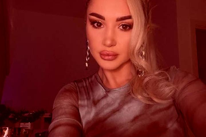 Sienna, 30, a blonde amber-eyed middle eastern companion based in Woodgate. Offering GFE, Party Girl, Erotic Massage. Available for incall and outcall, day a...