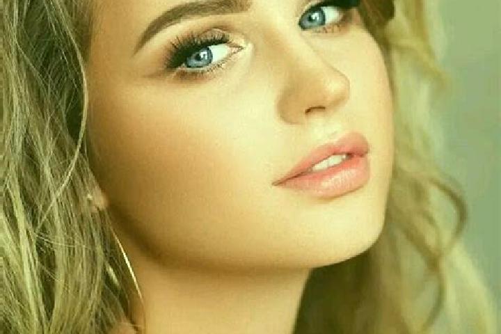 Sienna, 30, a dark blonde blue-eyed european companion based in Bekwai. Offering Duos, OWO. Available for incall and outcall, day and evening dates.