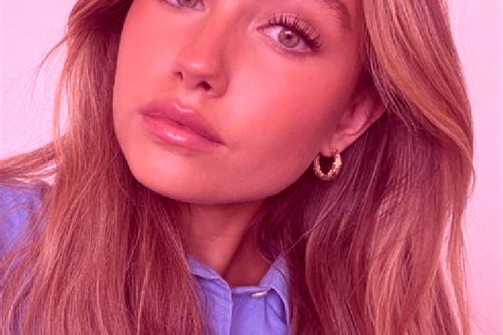 Sienna, 30, a dark blonde green-eyed european companion based in Blajel. Offering Travel Companion, GFE, Erotic Massage, Couples. Available for incall and ou...
