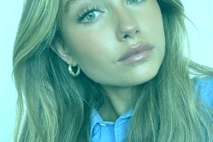 Sienna, 30, a dark blonde green-eyed mediterranean companion based in NevveMikha el. Offering A-Level, CIM, Domination. Available for incall and outcall, ove...