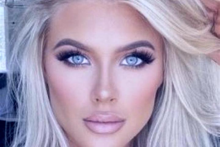 Sienna, 30, a platinum blonde amber-eyed mixed companion based in Gonia. Offering Striptease, OWO, Party Girl, Duos, Dinner Date. Available for incall and ou...