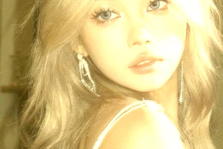 Sienna, 30, a platinum blonde blue-eyed asian companion based in Longa. Offering Massage, Duos, Roleplay, Tantra. Available for incall and outcall, overnight...