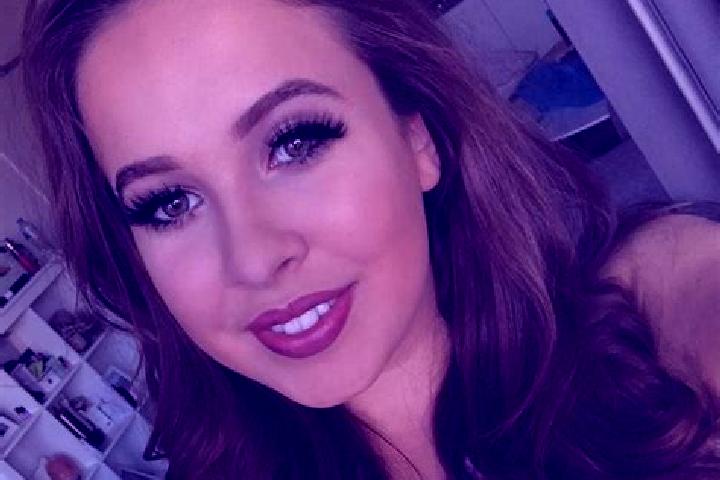 Sienna, 30, a red brown-eyed slavic companion based in Kowloon City. Offering Striptease, GFE, Massage, A-Level. Available for incall and outcall, overnight ...