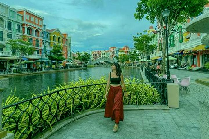 Sienna, 30, a red grey-eyed mediterranean companion based in Phu Ninh. Offering BDSM, Couples, Girlfriend Experience, CIM. Available for incall and outcall, ...