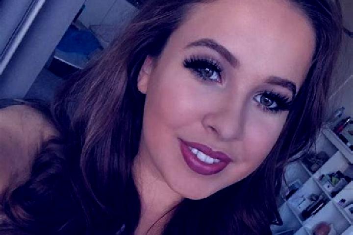 Sienna, 31, a auburn blue-eyed caucasian companion based in Aleksandrovsk. Offering Striptease, CIM, Dinner Date, Party Girl. Available for incall and outcal...