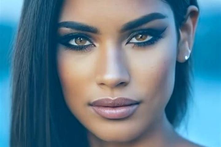 Sienna, 31, a dark blonde amber-eyed latina companion based in Xilan. Offering Girlfriend Experience, Roleplay. Available for incall and outcall, overnight b...