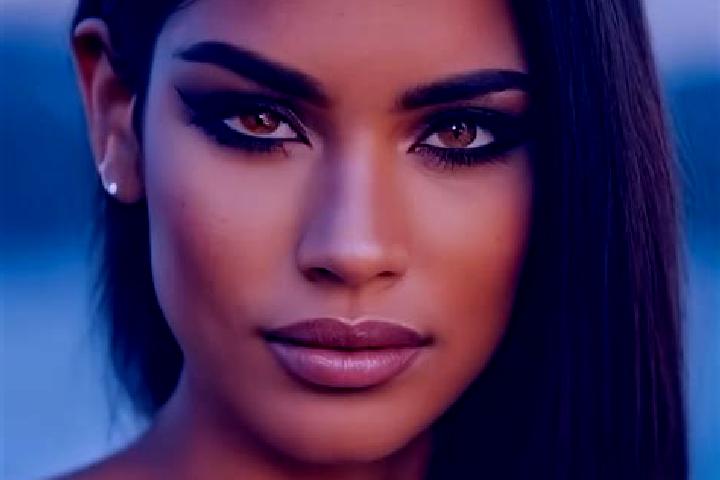 Sienna, 32, a auburn brown-eyed latina companion based in Kavani. Offering GFE, Party Girl, Roleplay, Duos, Massage. Available for incall and outcall, overni...