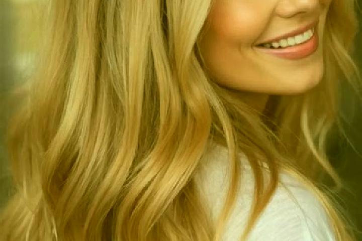 Sienna, 32, a blonde hazel-eyed mixed companion based in Mombuey. Offering OWO, Dinner Date, Massage. Available for incall and outcall, day and evening dates.