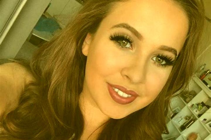 Sienna, 32, a brunette dark-eyed mixed companion based in Santa Adelaida. Offering Overnight, Erotic Massage. Available for incall and outcall, day and eveni...