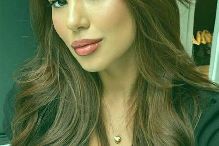 Sienna, 32, a chestnut dark-eyed mixed companion based in Beira. Offering GFE, Party Girl, A-Level. Available for incall and outcall, day and evening dates.