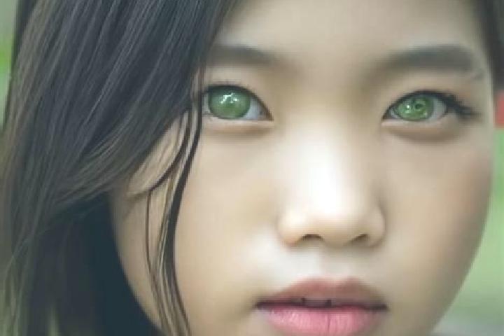 Sienna, 32, a red green-eyed asian companion based in Hompre. Offering Tantra, Erotic Massage, Duos, CIM. Available for incall and outcall, day and evening d...