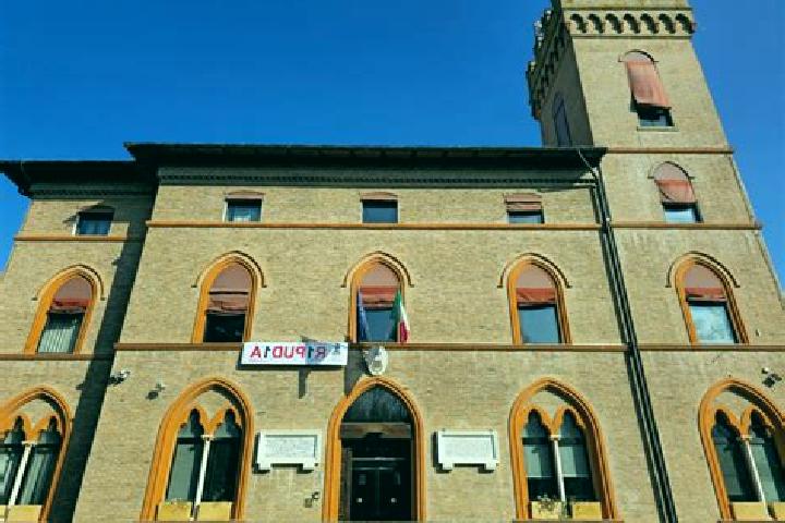 Sienna, 33, a auburn grey-eyed mixed companion based in Cadelbosco di Sotto. Offering Tantra, 69, Erotic Massage, Striptease. Available for incall and outcal...