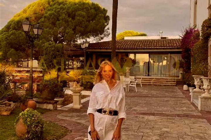 Sienna, 33, a blonde amber-eyed caribbean companion based in Borgoricco-San Michele delle Badesse-Sant Eufemia. Offering OWO, Domination, Couples, Fetish. Av...