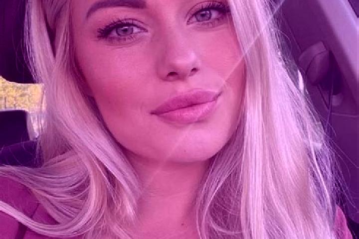 Sienna, 33, a blonde hazel-eyed indian companion based in Lesce. Offering Tantra, Deep French Kissing, Travel Companion, Striptease. Available for incall and...