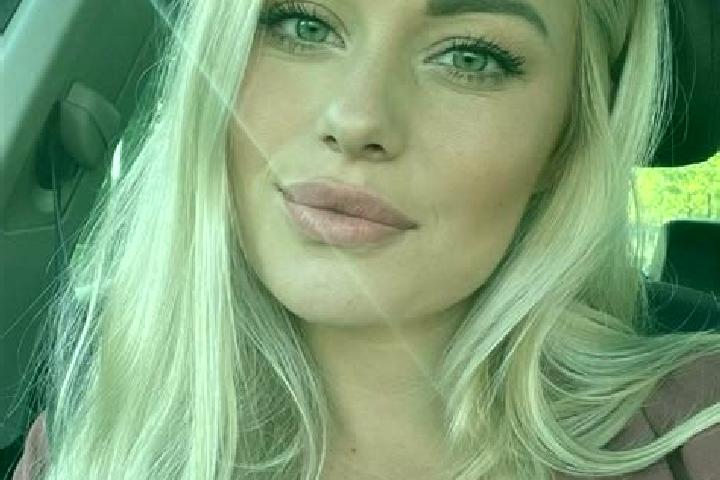 Sienna, 33, a blonde hazel-eyed latina companion based in Remanso. Offering OWO, Dinner Date, Massage. Available for incall and outcall, day and evening dates.
