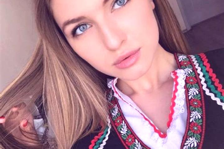 Sienna, 33, a brunette green-eyed slavic companion based in Mahamud. Offering 69, Deep French Kissing, Massage. Available for incall and outcall, overnight b...