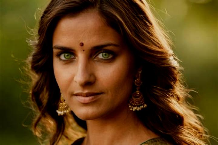 Sienna, 33, a chestnut green-eyed indian companion based in Aparhant. Offering Party Girl, BDSM, CIM. Available for incall and outcall, day and evening dates.