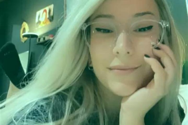 Sienna, 33, a platinum blonde amber-eyed caucasian companion based in Sankt Corona am Wechsel. Offering Prostate Massage, OWO, Domination, CIM. Available for...