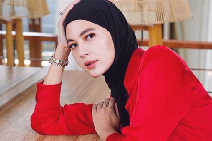 Sienna, 33 — Escort in Banji Meski, Iran