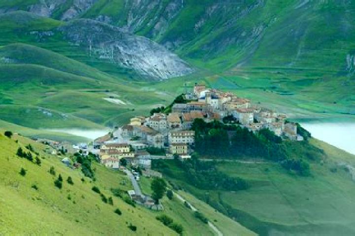 Sienna, 33 — Escort in Castelluccio Valmaggiore, Italy