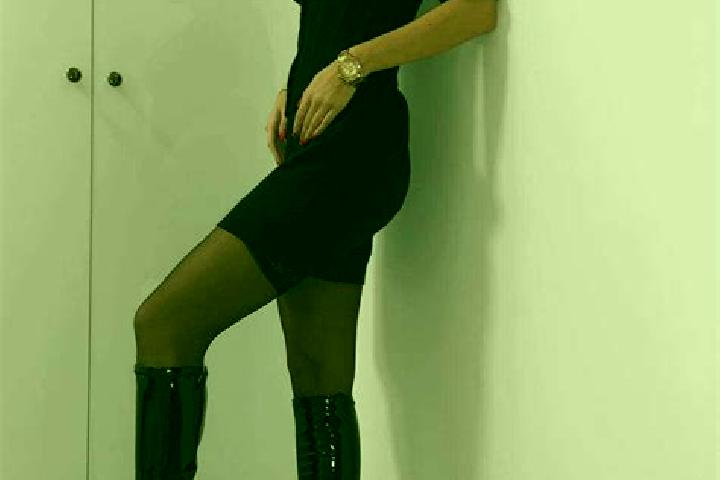 Sienna, 34, a black brown-eyed ebony companion based in Alcantara. Offering OWO, Overnight, Tantra, Fetish. Available for incall and outcall, day and evening...