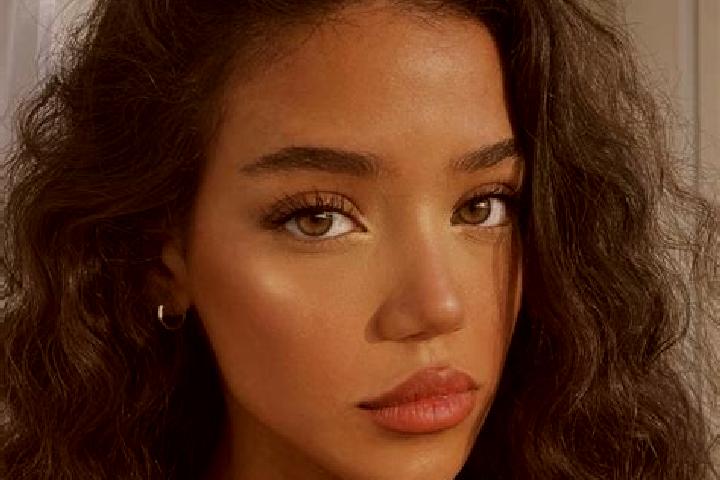 Sienna, 34, a black brown-eyed ebony companion based in Bottidda. Offering Party Girl, Tantra, 69. Available for incall and outcall, day and evening dates.