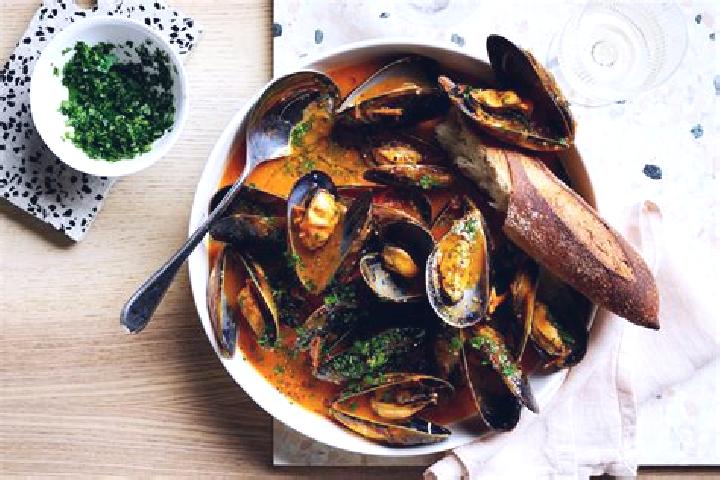 Sienna, 34, a black green-eyed mediterranean companion based in Mussel. Offering Roleplay, Dinner Date, Overnight, Deep French Kissing. Available for incall ...